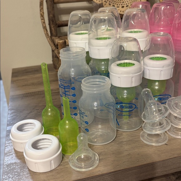 HUGE LOT OF DR. BROWNS & Parents Choice ANTI COLIC Baby Bottles (Pacifiers too) - Picture 2 of 13